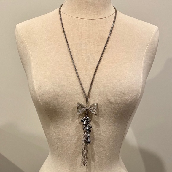 Beautiful Long Mesh Bow Necklace! - Picture 3 of 7